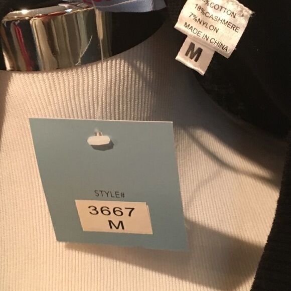 NWT Acrobat sweater with faux black leather sleeves sz m - Picture 3 of 3